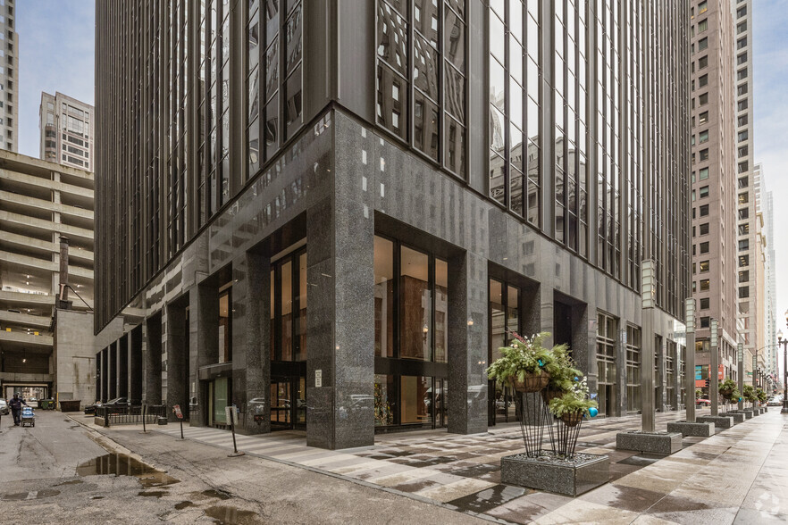 30 N LaSalle St, Chicago, IL for rent - Building Photo - Image 1 of 15