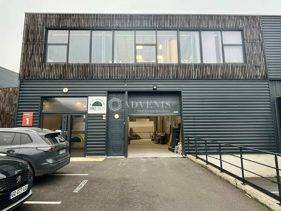 Light Industrial in Cormeilles-en-Parisis to rent Building Photo- Image 1 of 11