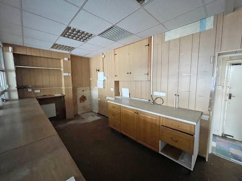 17-21 St. Johns Rd, Clacton On Sea for sale - Interior Photo - Image 3 of 8