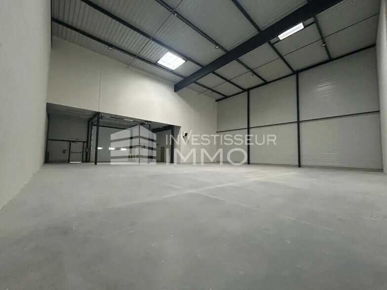 Office in Osny to rent - Building Photo - Image 3 of 11