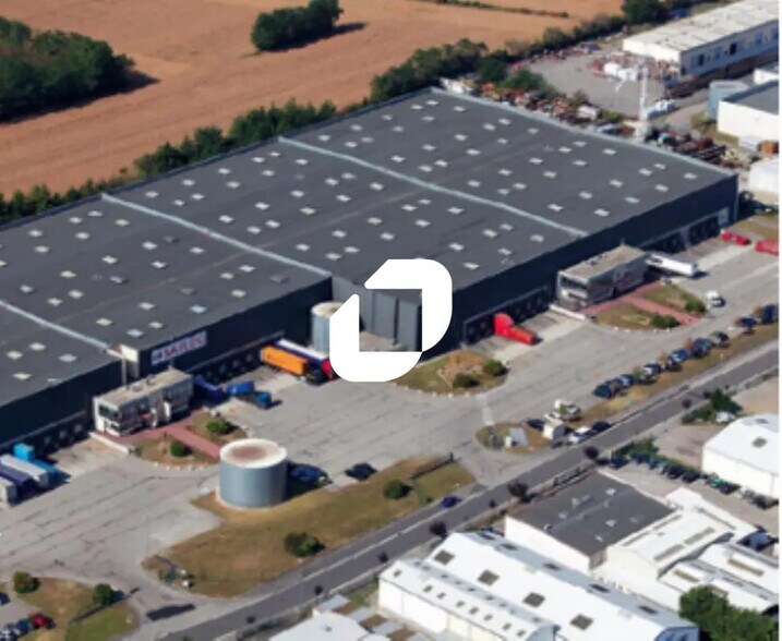 Office in Genas to rent - Aerial - Image 2 of 3