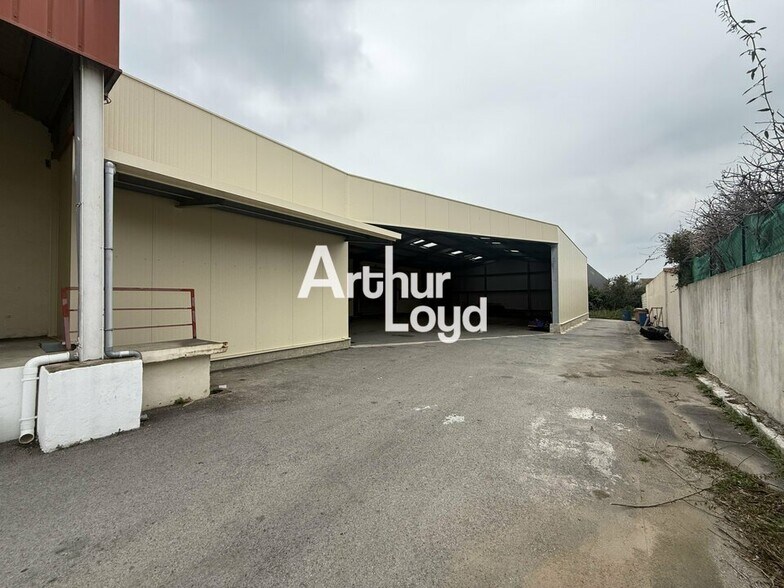 Light Industrial in Puget-sur-Argens for sale - Building Photo - Image 2 of 3