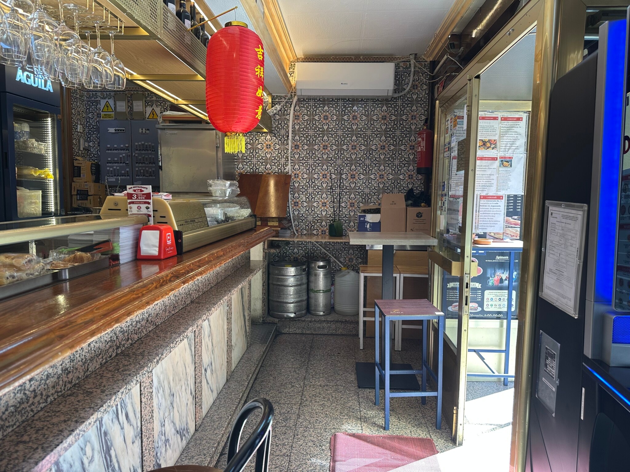 Retail in Madrid, Madrid to rent Primary Photo- Image 1 of 7