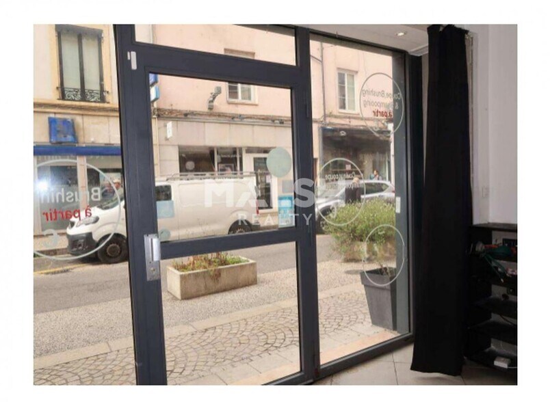 Retail in Lyon to rent - Lobby - Image 3 of 15