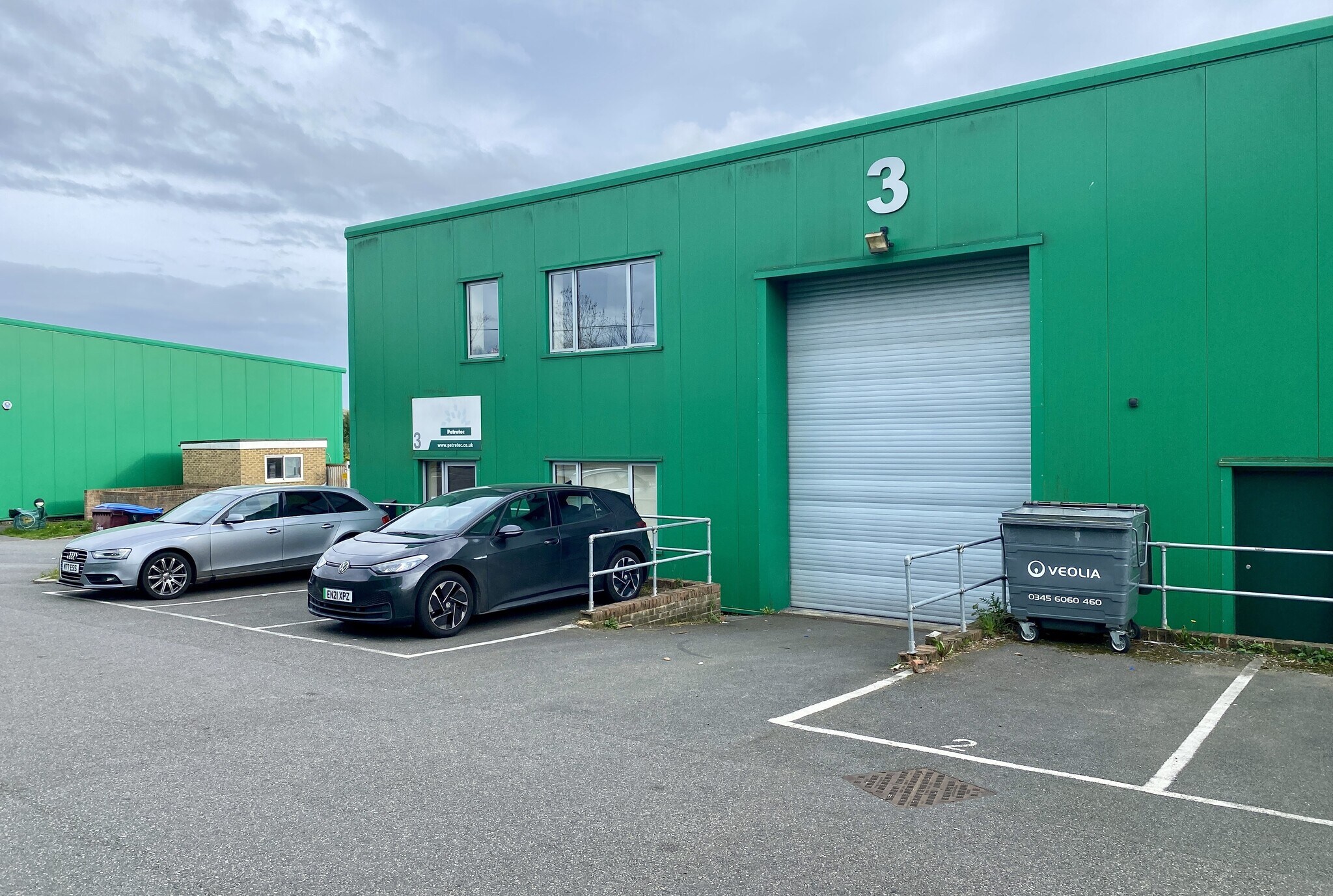 London Rd, Flamstead to rent Building Photo- Image 1 of 4