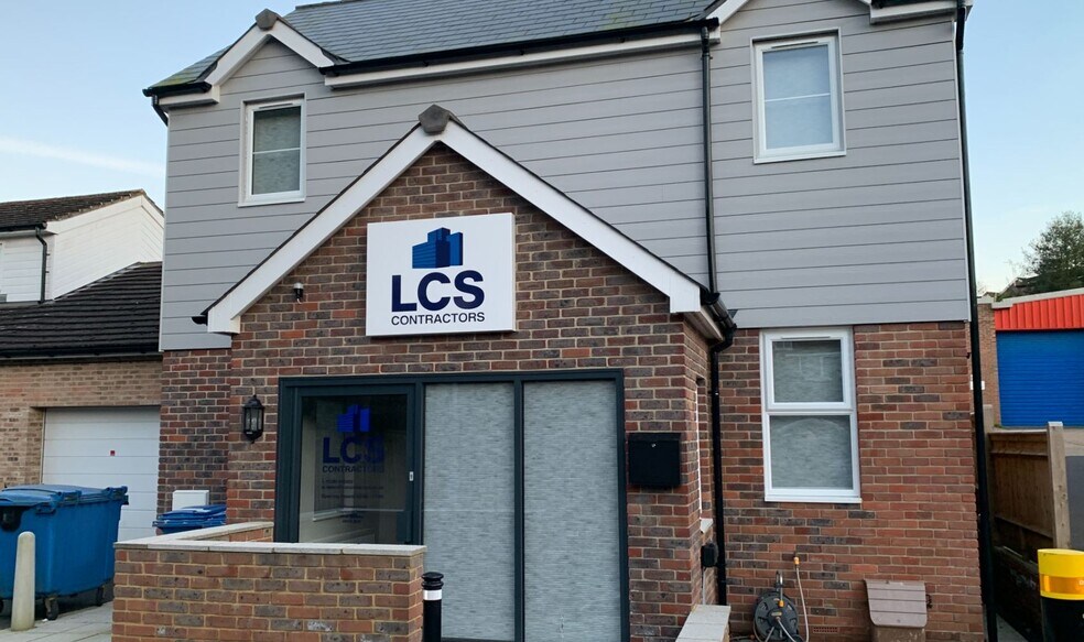 7 Delaware Rd, Haywards Heath for sale - Building Photo - Image 1 of 1