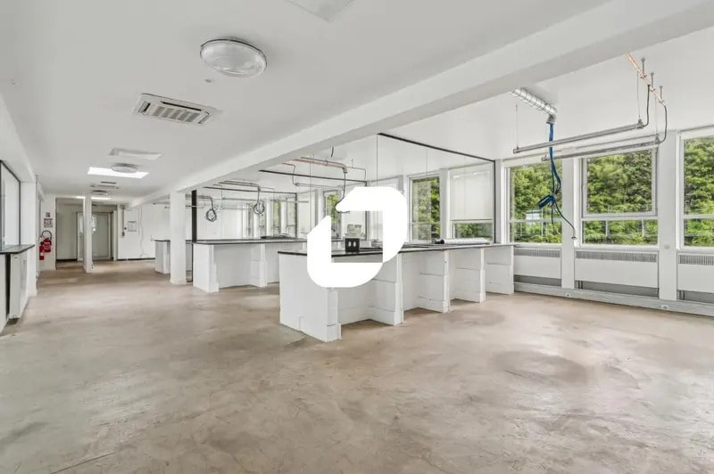 Vente Local d'activités 400 m² - Photo 1