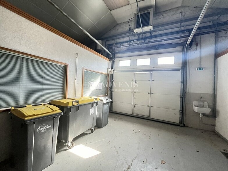 Light Industrial in Villeparisis to rent - Interior Photo - Image 2 of 6