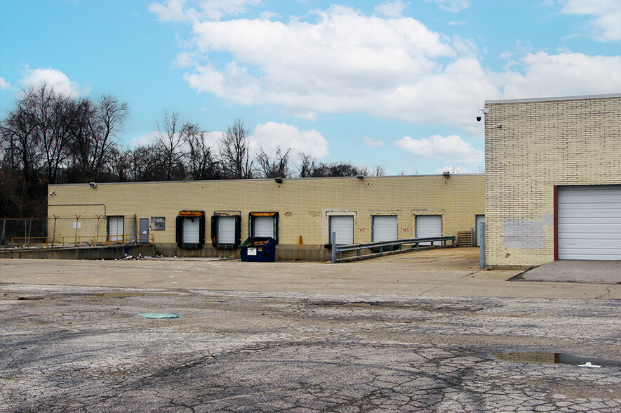 10223 Lewis And Clark Blvd, Saint Louis, MO for rent - Building Photo - Image 3 of 9