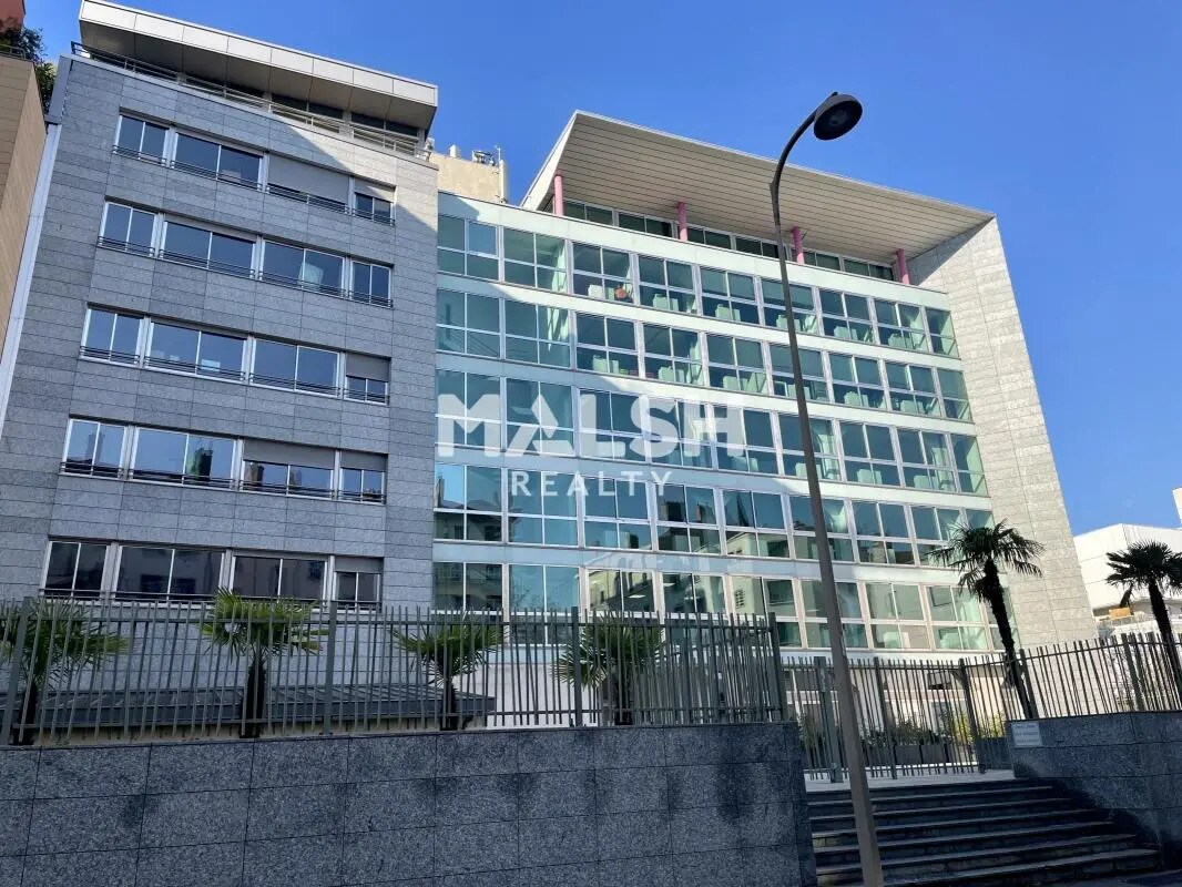 Office in Lyon for sale Building Photo- Image 1 of 18