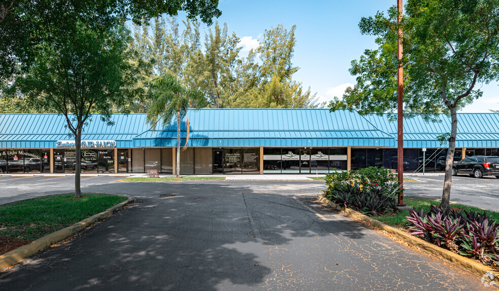 3601 W Commercial Blvd, North Lauderdale, FL for rent - Building Photo - Image 3 of 5