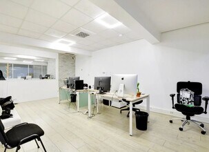 Light Industrial in Pantin to rent Interior Photo- Image 2 of 3