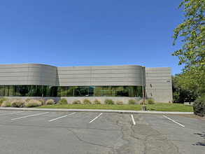 424 & 428 Aviation Blvd., Santa Rosa portfolio of 2 properties for sale on LoopNet.co.uk Building Photo- Image 1 of 20