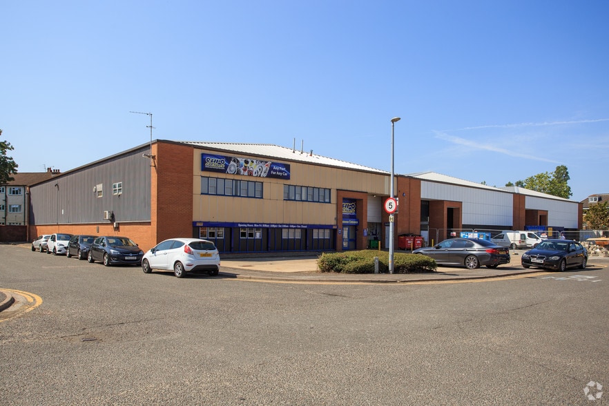 Richmond Rd, Kingston Upon Thames to rent - Primary Photo - Image 1 of 3