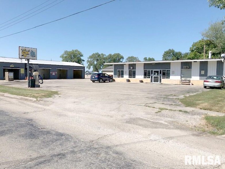 1106 S Main St, Lewistown, IL for sale - Primary Photo - Image 1 of 20