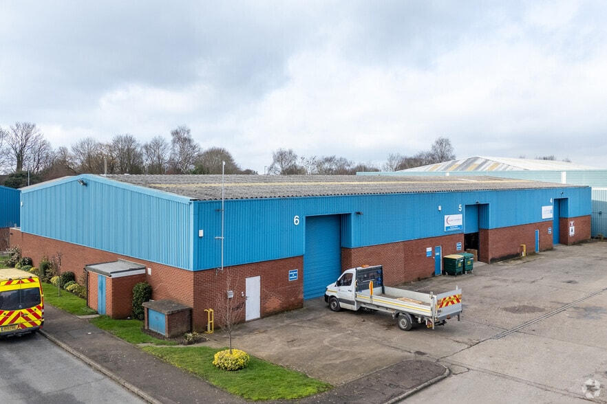 Mica Close, Tamworth to rent - Building Photo - Image 2 of 2