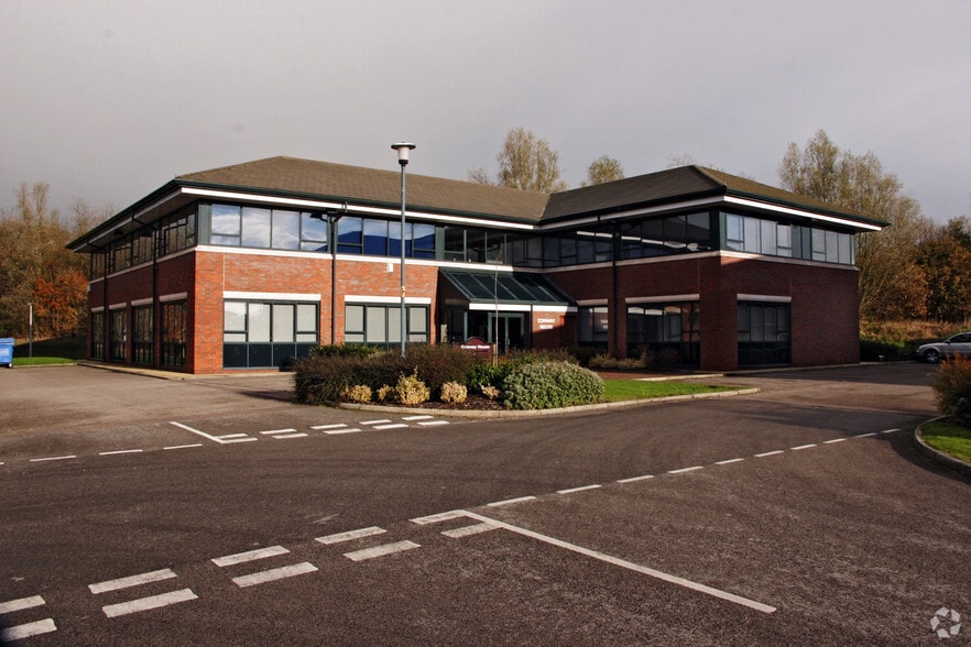 Foxhole Rd, Chorley to rent - Building Photo - Image 2 of 3