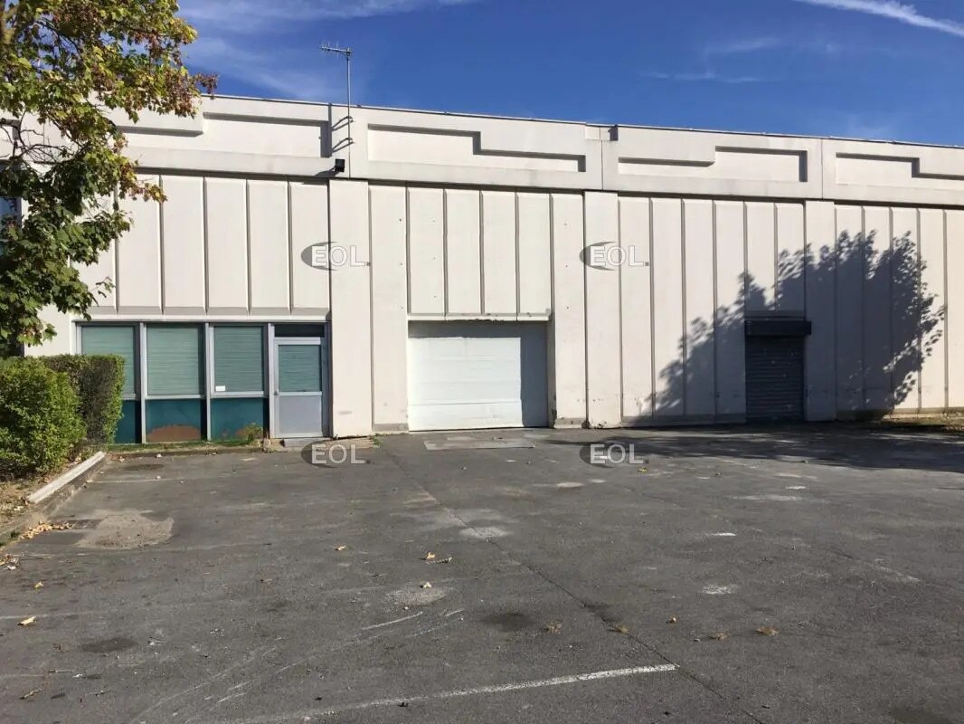 Light Industrial in Valenton to rent Building Photo- Image 1 of 3