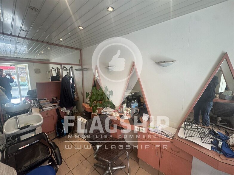 Retail in Paris to rent - Interior Photo - Image 3 of 6