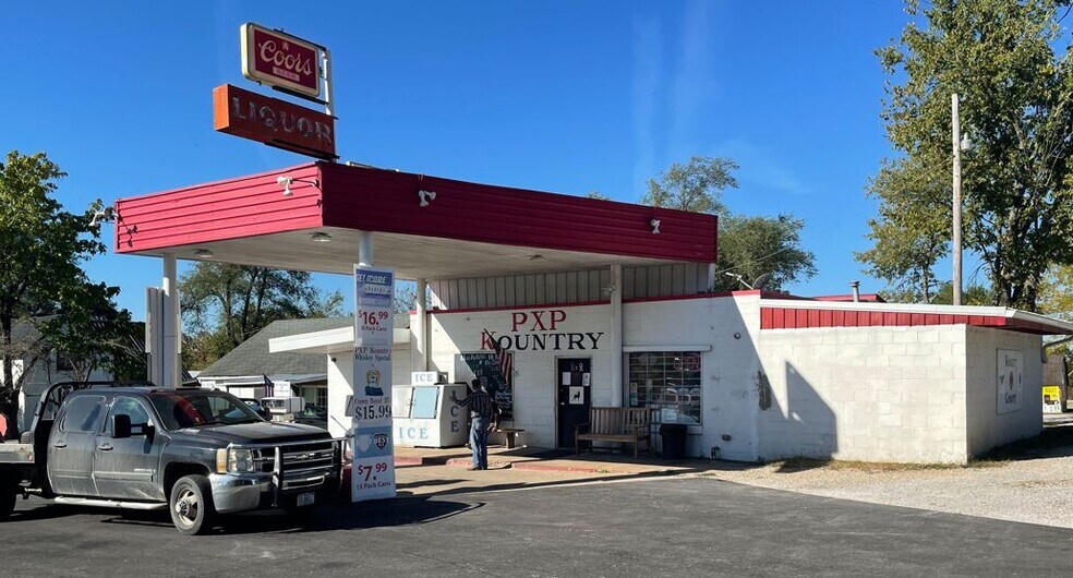 819 Red Top Rd, Buffalo 65622 UK