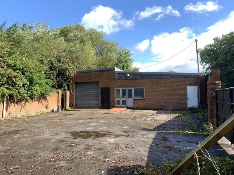 96 Pickmere Ln, Northwich for sale - Primary Photo - Image 1 of 1