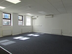 78-84 High St, Dunstable to rent Interior Photo- Image 1 of 11