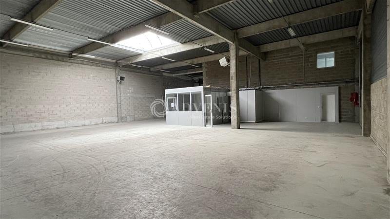 Light Industrial in Saint-Thibault-des-Vignes to rent - Building Photo - Image 3 of 7