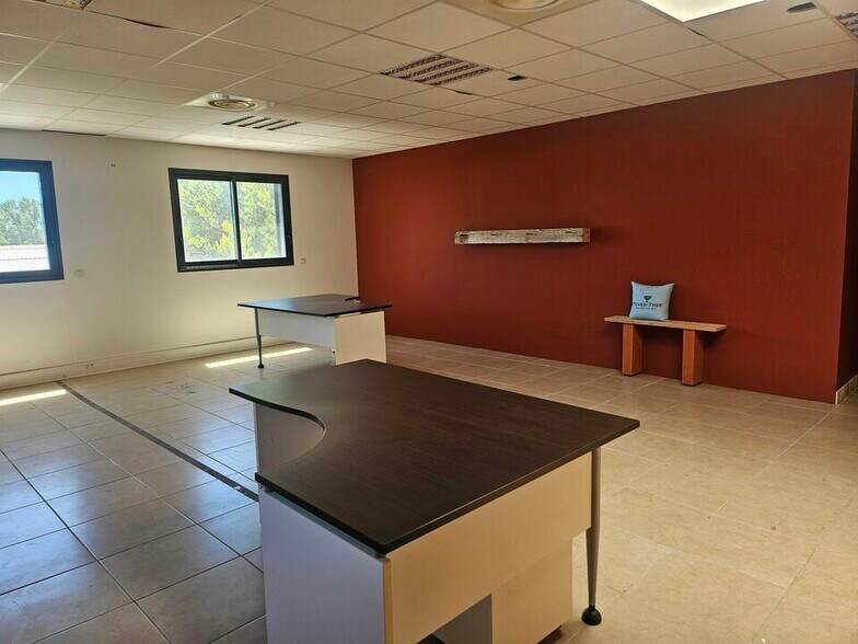 Office in Éguilles for sale - Interior Photo - Image 3 of 9
