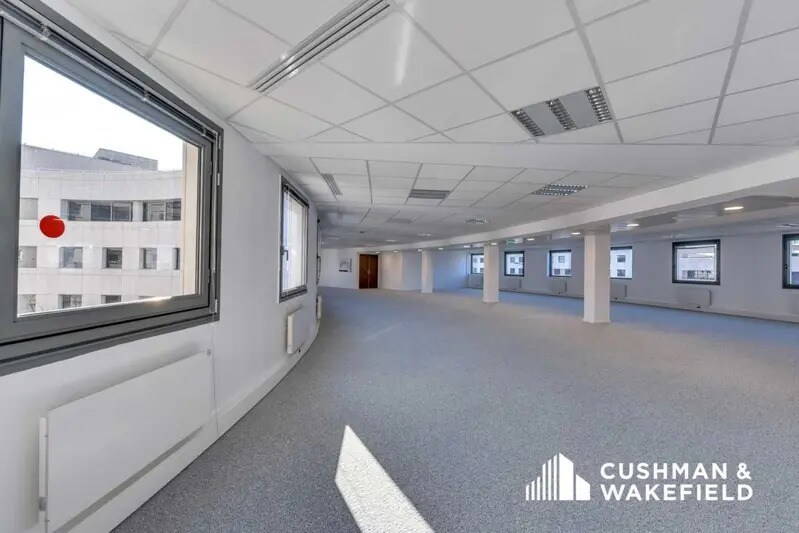 Office in Rueil-Malmaison to rent - Interior Photo - Image 3 of 38
