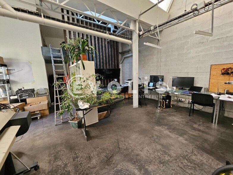 Office in Cachan to rent - Building Photo - Image 2 of 18