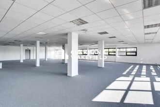 Office in Saint-Priest to rent Interior Photo- Image 2 of 4