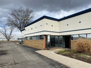 24269-24293 Indoplex Cir, Farmington Hills, MI for rent Building Photo- Image 2 of 6