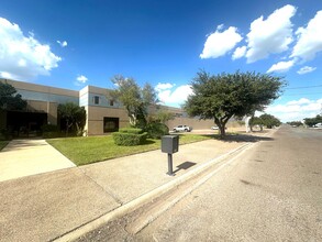 409 Nafta Blvd, Laredo, TX for rent Building Photo- Image 2 of 16