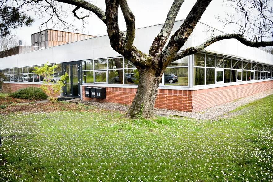 Office in Mérignac to rent - Building Photo - Image 1 of 5