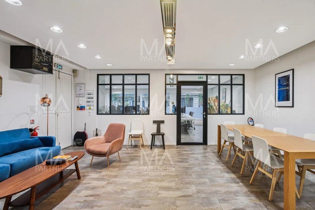 Location Bureaux 165 m² - Photo 1