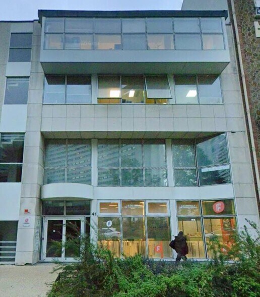 41 Rue De L'Alma, Courbevoie to rent - Building Photo - Image 2 of 2