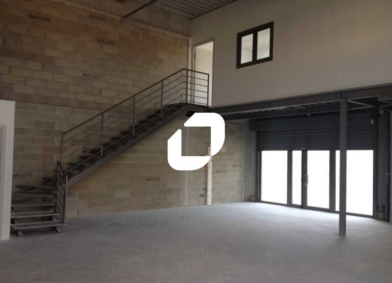 Light Industrial in Villeneuve-la-Garenne to rent - Interior Photo - Image 3 of 7