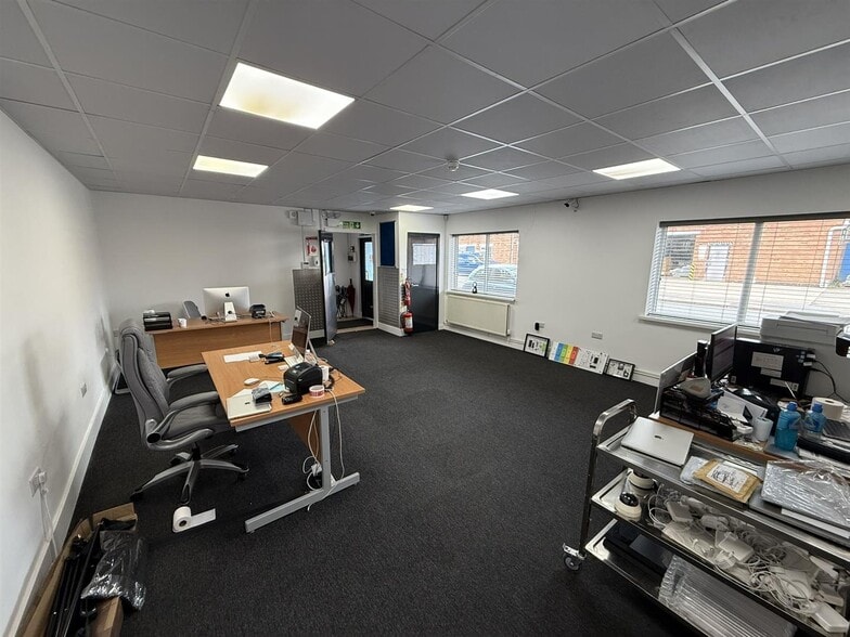 Unit O1, 76 Morris Rd, Leicester to rent - Interior Photo - Image 3 of 4