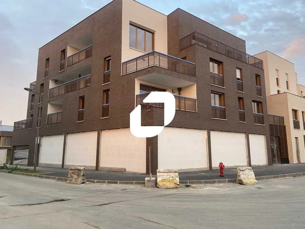 Retail in SAINT CYR L ECOLE for sale Building Photo- Image 1 of 3