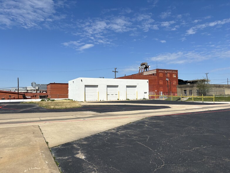 812 E 9th St, Fort Worth, TX for rent - Building Photo - Image 2 of 9