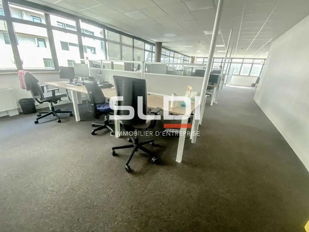 Office in Tassin-la-Demi-Lune to rent Interior Photo- Image 1 of 5