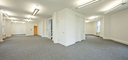 Lyric Sq, London to rent Interior Photo- Image 2 of 4