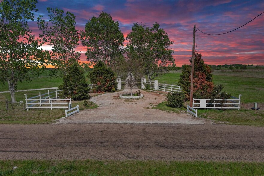 3218 Canaan Church Road, Crawford, TX for sale - Building Photo - Image 1 of 6