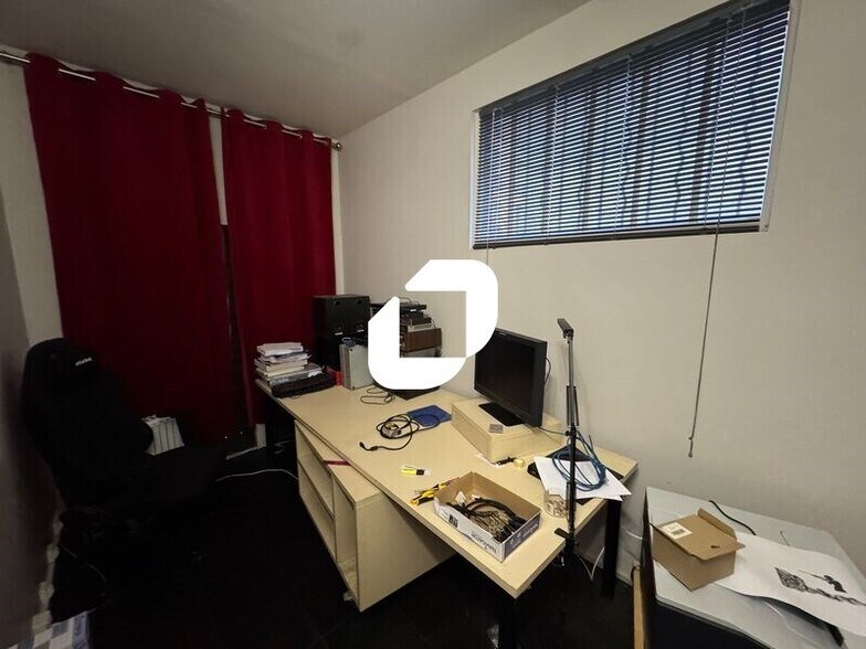 Office in Vanves to rent - Building Photo - Image 3 of 16