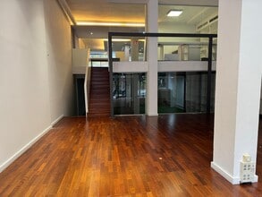 Retail in Barcelona, Barcelona to rent Interior Photo- Image 2 of 19