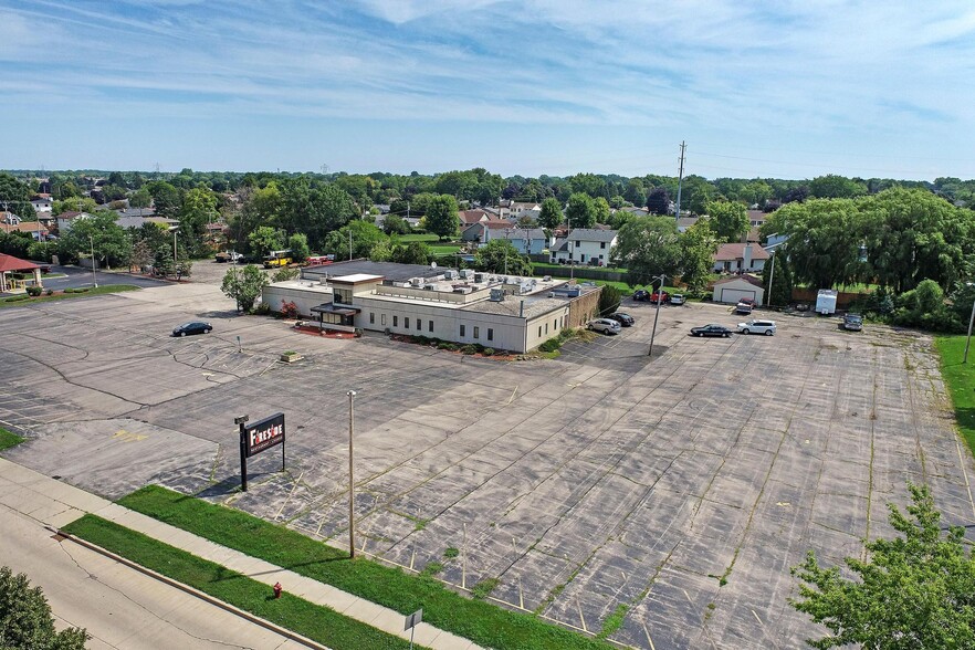 2801 30th Ave, Kenosha, WI for sale - Building Photo - Image 2 of 19