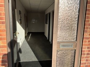 Pardown, Oakley to rent Interior Photo- Image 2 of 5