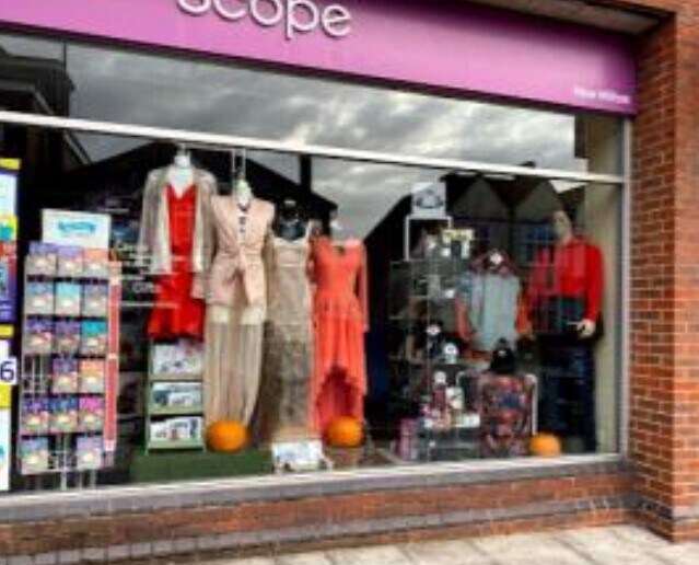 Station Rd, New Milton to rent Primary Photo- Image 1 of 2