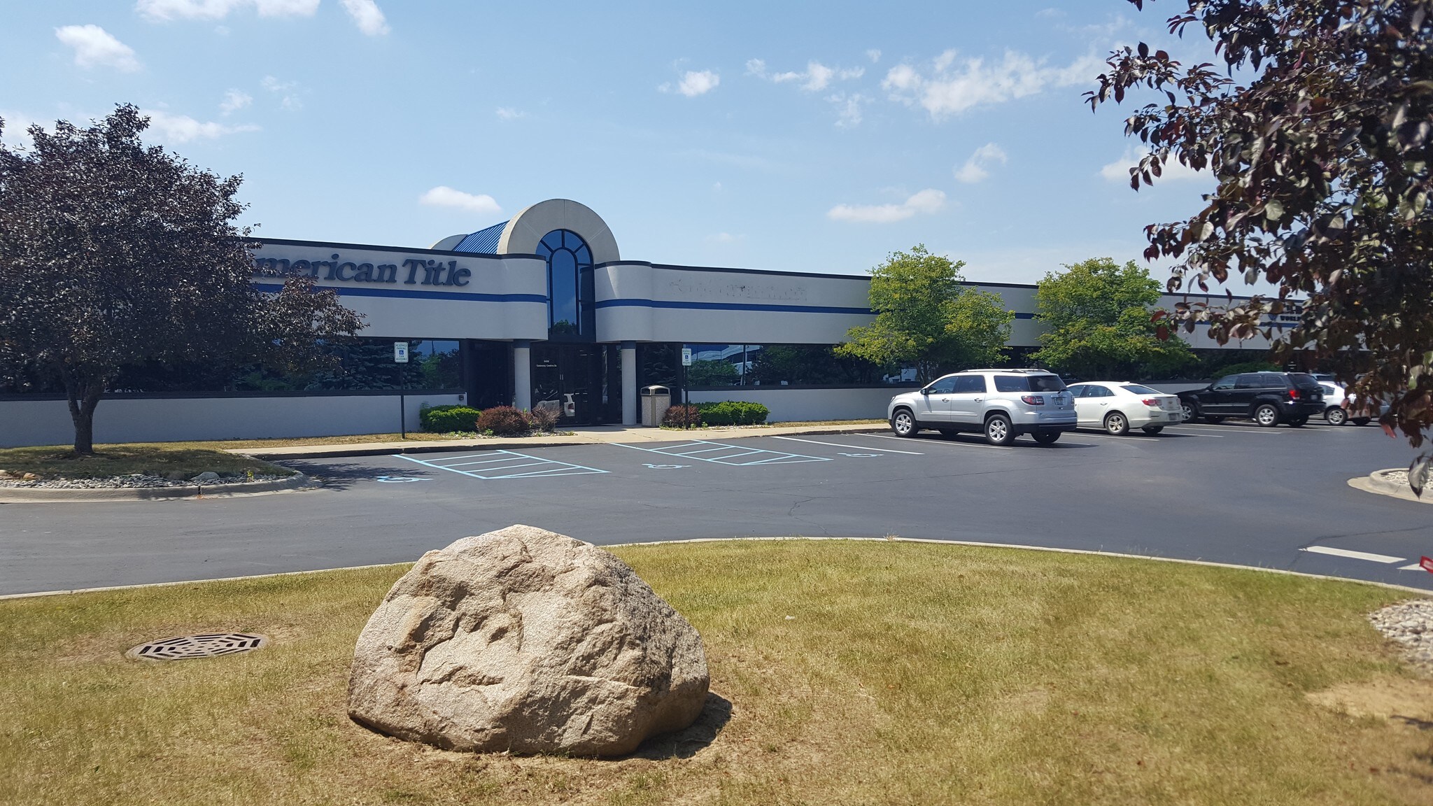 5400 Gateway Ctr, Flint, MI to rent Building Photo- Image 1 of 3