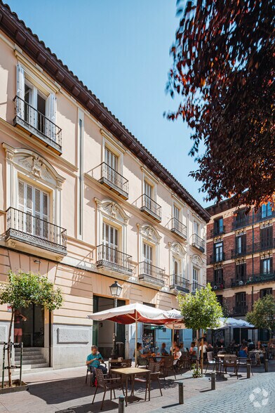 Calle Pez, 38, Madrid, Madrid to rent - Building Photo - Image 3 of 3
